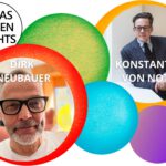 Das Bild zeigt gefüllte Kreise in Rot, Grün, Orange, Türkisblau und Lila von unterschiedlicher Größe sowie einen Kreis in Schwarz-Weiß in der oberen linken Ecke. In ihm steht in Großbuchtsaben dreizeilig OMAS GEGEN RECHTS. Im roten Kreis, der sich in der linken Hälfte des Bildes befindet, ist ein Porträtfoto eines Mannes mit kurzen Haaren und grau-weißem gestutztem Bart und schwarzer Brille. Er trägt ein weißes T-Shirt. Das ist Dirk Neubauer. Im Kreis in Orange auf der rechten Bildhälfte oben ist auch ein Foto. Es zeigt einen Mann im Anzug mit Weste und Krawatte und hellgrauem Hemd. Er trägt ebenfalls eine schwarze Brille und geht mit seinem einen Arm auf einer weißen Balustrade. Das ist Konstantin von Notz. Beide Männer lächeln verschmitzt.