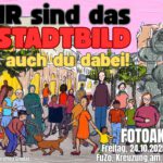 Das Bild zeigt eine bunte Illustration, einen Ausschnitt der Uetersener Fußgängerzone, die zu erkennen ist an den angedeuteten Hausfassaden und rechts im Bild dem markanten Brunnen, der wegen seines Aussehens an Schaschlik-Spieße erinnert. Im Hintergrund und links im Bild sind einige Bäume. Im vordergrund sieht man Menschen mit unterschiedlich bunter Kleidung, Haar- udn Hautfarben, Kinder, junge, erwachsene und ältere Leute, ein Mädchen mit Fahrrad, einen Hund, ein junger Mann im Rollstuhl. Oben links im Bild stehen in drei Zeilen die Worte "WIE sind das #Stadtbild Sei auch du dabei! Die oberste Zeile ist schwarz, die in der Mitte rot und die untere Goldgelb. Unten rechts steht die Info in weißer Schrift: FOTOKATION Freitag, 24.10.2025, 12 Uhr. FuZo. Kreuzung am Brunnen